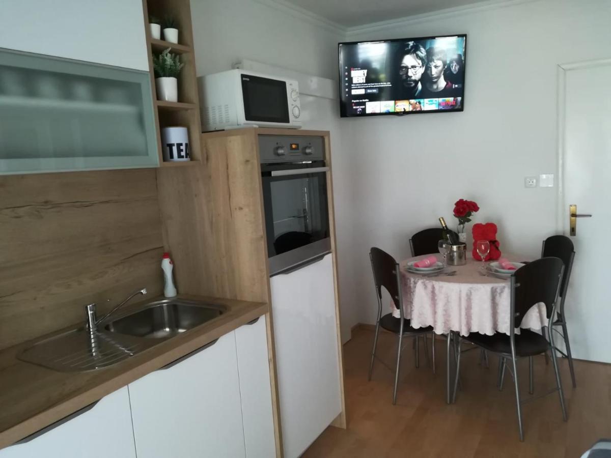 Apartment And Room Hudoletnjak Šilo Zewnętrze zdjęcie