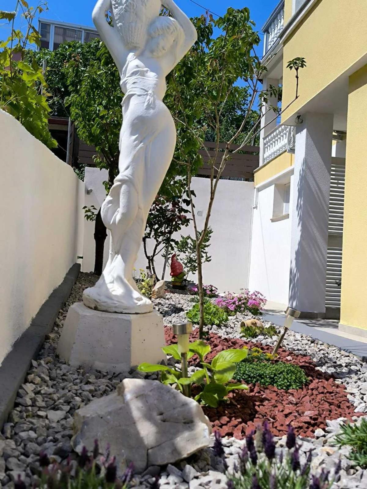 Apartment And Room Hudoletnjak Šilo Pokój zdjęcie